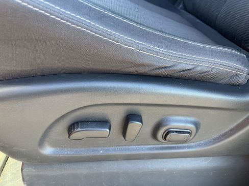 Used 2021 Nissan Titan SV w/ SV Convenience Package image 12