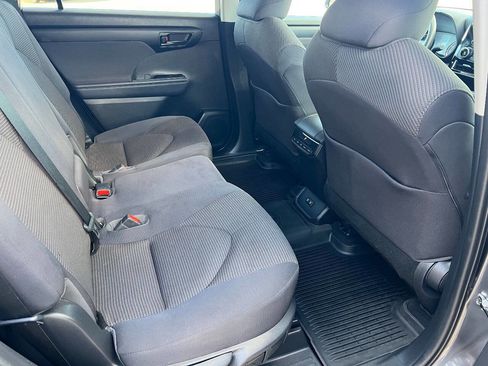 Used 2021 Toyota Highlander LE image 20