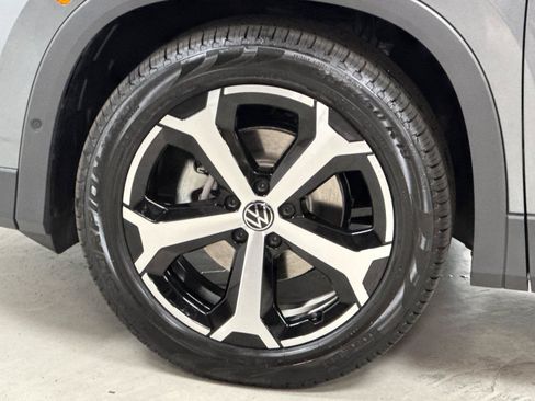 New 2026 Volkswagen Tiguan SE FWD image 24