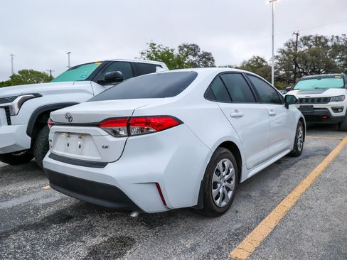 Used 2025 Toyota Corolla LE image 8