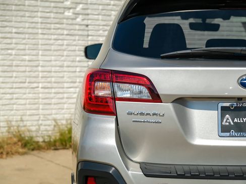 Used 2019 Subaru Outback 2.5i Limited w/ Popular Package #2 image 43