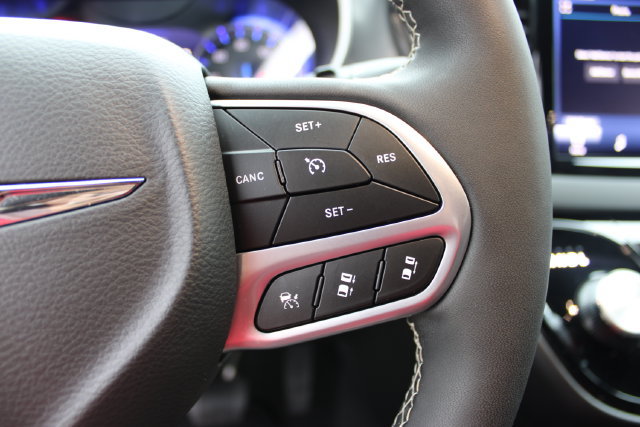 Used 2025 Chrysler Voyager LX FWD image 14