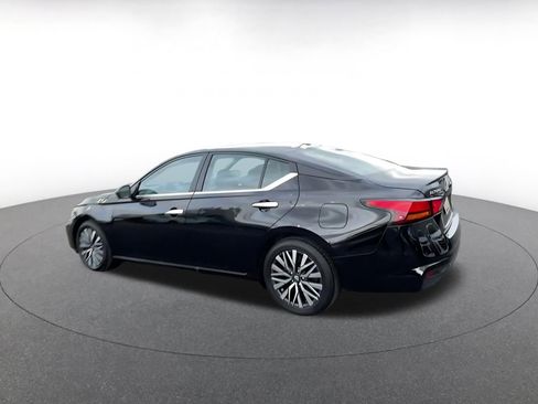 Used 2025 Nissan Altima 2.5 SV image 10