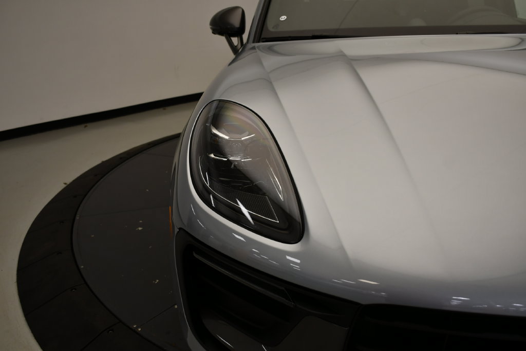 Certified 2026 Porsche Macan Turbo AWD/4WD image 14