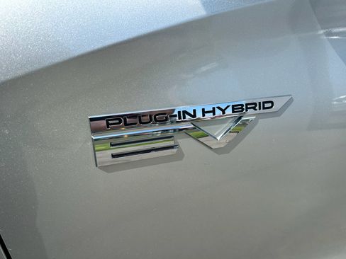 New 2025 Mitsubishi Outlander SE image 8