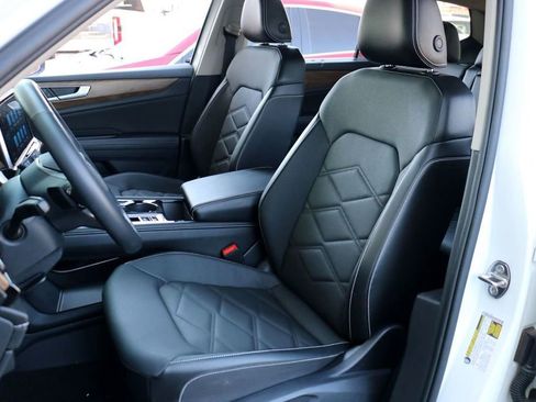 Used 2025 Volkswagen Atlas SE image 15