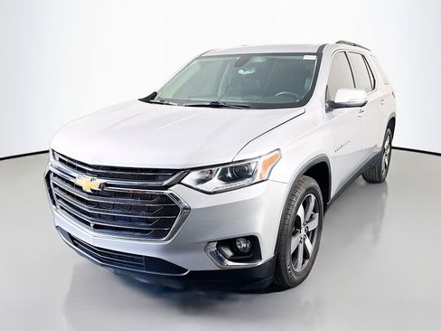 Used 2021 Chevrolet Traverse LT w/ LT Premium Package image 4
