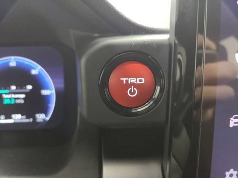 Used 2025 Toyota Tacoma TRD Off-Road AWD/4WD image 36