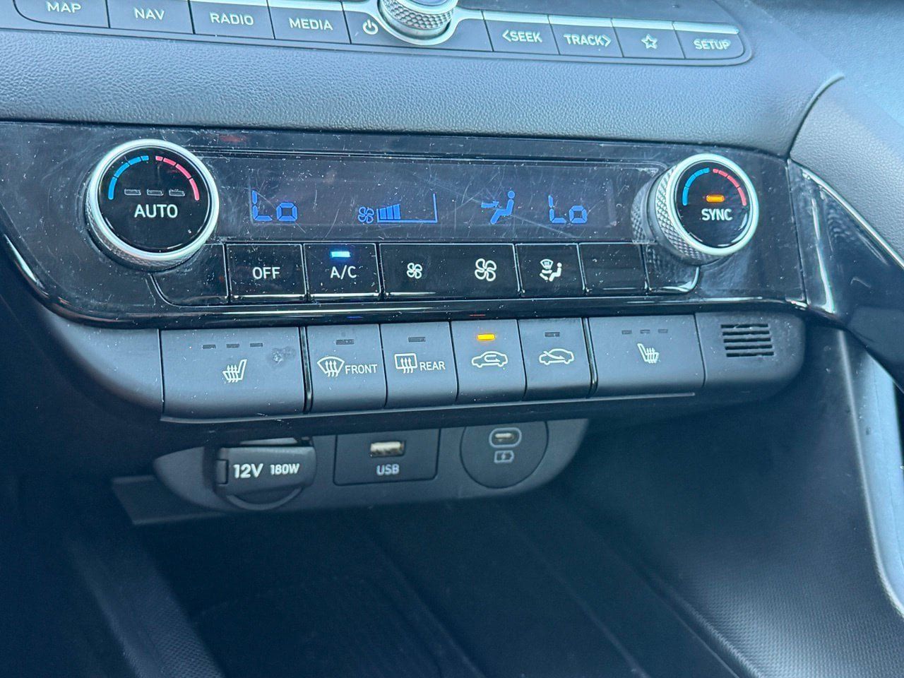 Used 2025 Hyundai Elantra SEL FWD image 17