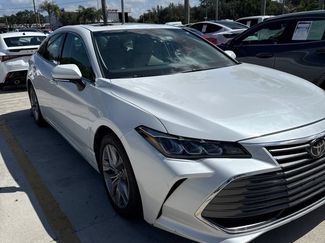 Used 2019 Toyota Avalon XLE w/ Moonroof Package FWD video 1