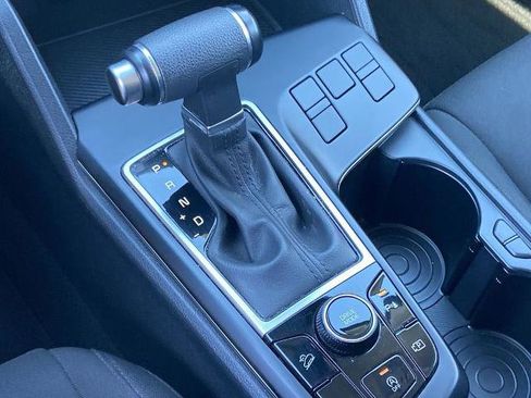 Used 2025 Kia Sportage LX image 11