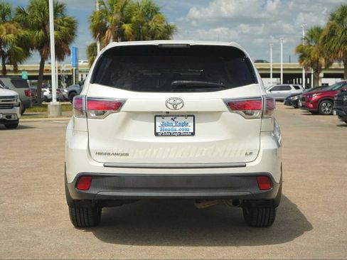 Used 2015 Toyota Highlander LE FWD image 5
