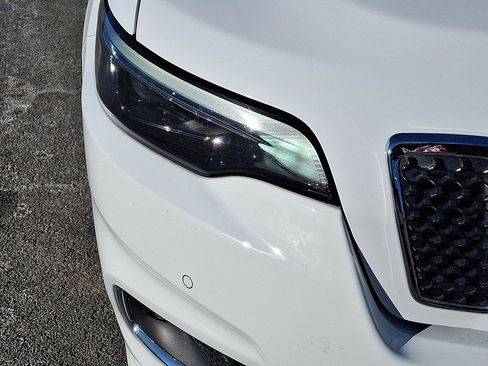 Certified 2019 Jeep Cherokee Overland w/ Technology Group image 28