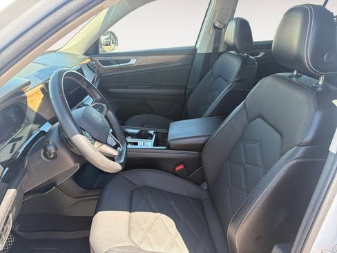 Used 2024 Volkswagen Atlas SE AWD/4WD image 9
