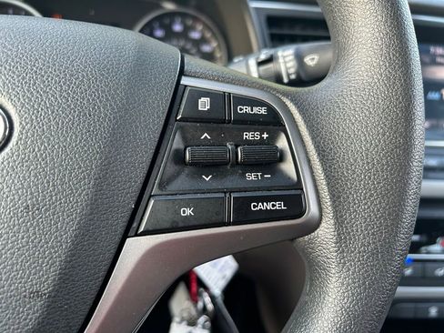 Used 2017 Hyundai Elantra SE FWD image 17