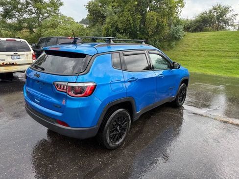 Used 2018 Jeep Compass Latitude w/ Popular Equipment Group AWD/4WD image 3