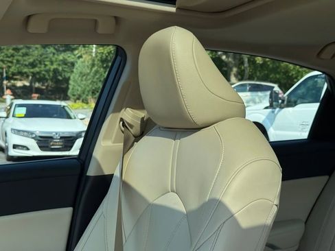 Used 2022 Toyota Avalon XLE w/ Moonroof Package image 27