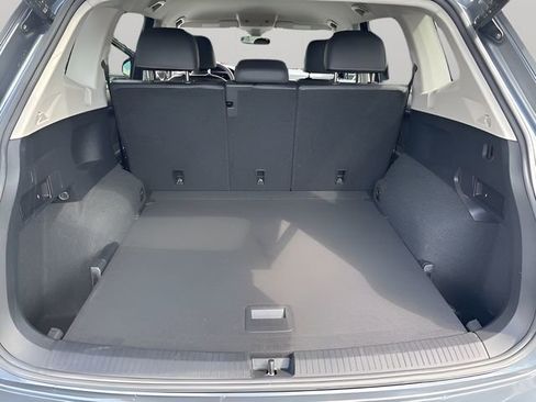 Used 2022 Volkswagen Tiguan SE image 33