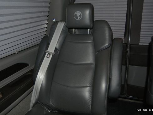 Used 2020 GMC Savana 2500 Extended w/ Enhanced Convenience Package image 39