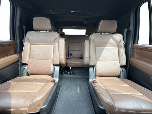 Used 2023 Chevrolet Suburban High Country AWD/4WD image 14