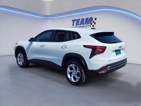 Certified 2026 Chevrolet Trax LS w/ LS Convenience Package FWD image 3