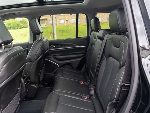 Used 2022 Jeep Grand Cherokee Limited 4xe w/ Luxury Tech Group II AWD/4WD image 33