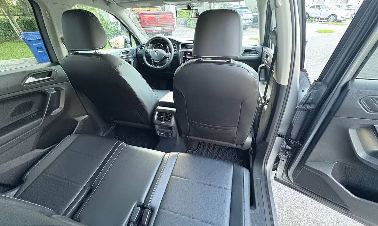 Used 2021 Volkswagen Tiguan SE w/ Panoramic Sunroof Package FWD image 11