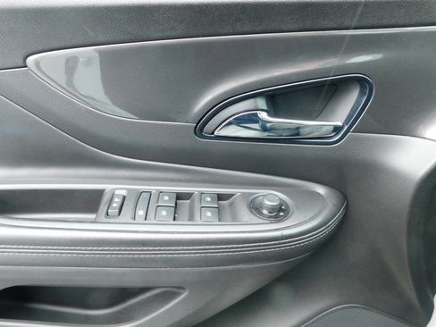 Used 2021 Buick Encore Preferred AWD/4WD image 18