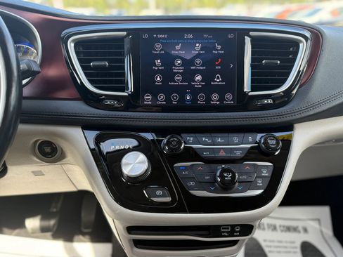 Used 2020 Chrysler Pacifica Limited w/ Advanced Safetytec Group image 34