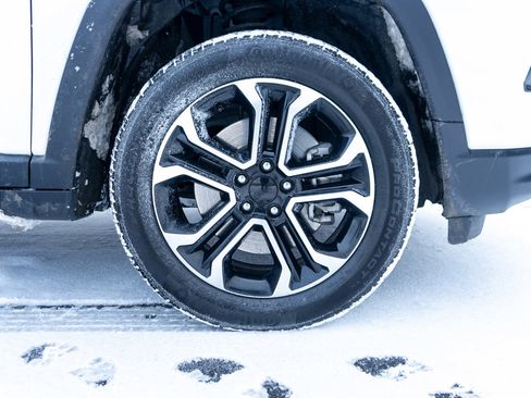 Used 2024 Jeep Compass Limited image 10