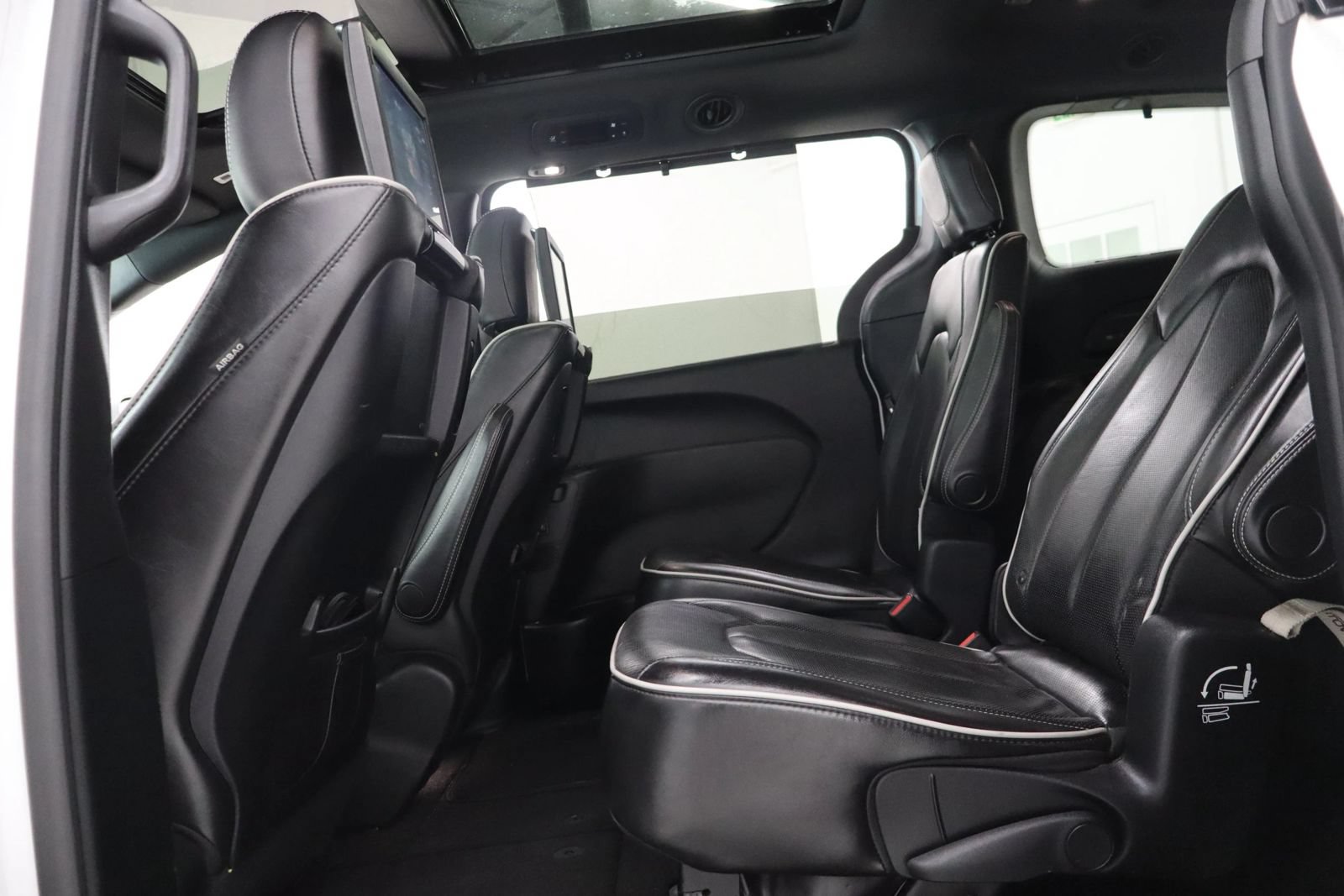 Used 2018 Chrysler Pacifica Limited w/ S Appearance Package FWD image 20