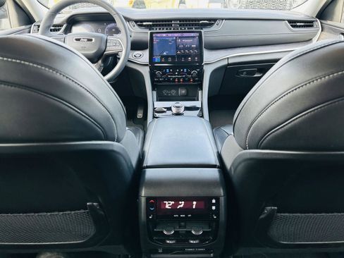 Used 2023 Jeep Grand Cherokee L Limited w/ Luxury Tech Group II image 27