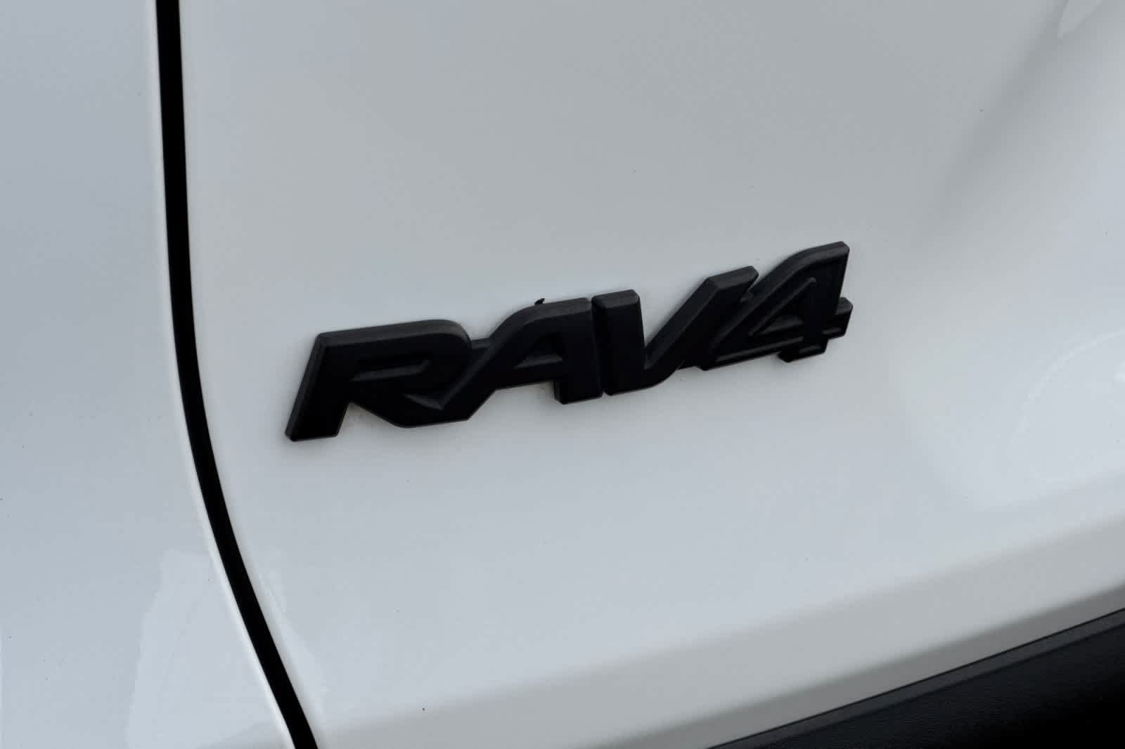 Used 2019 Toyota RAV4 XLE Premium FWD image 32