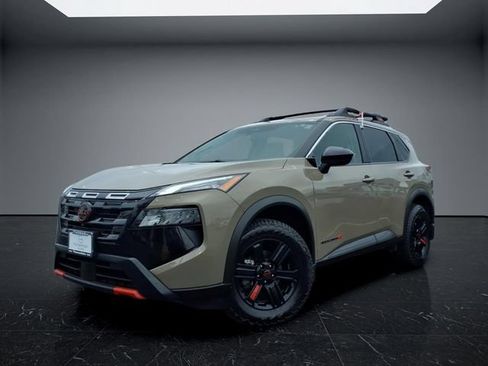 Used 2025 Nissan Rogue SV AWD/4WD image 3