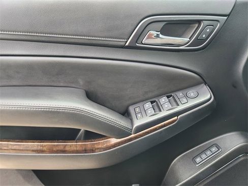 Used 2018 Chevrolet Suburban LT image 21