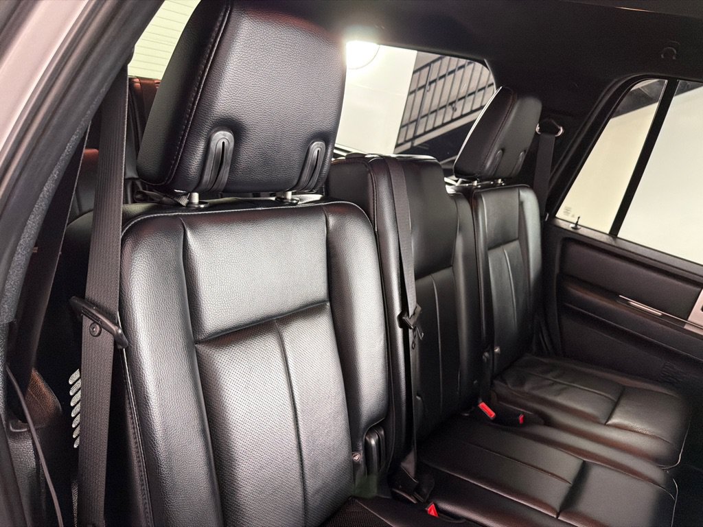 Used 2017 Ford Expedition XLT w/ Equipment Group 202A AWD/4WD image 22