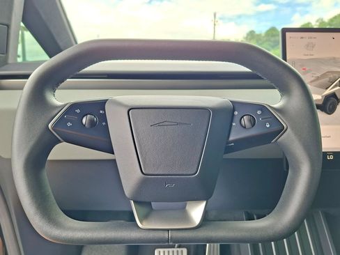 Used 2025 Tesla Cybertruck AWD Crew Cab image 28