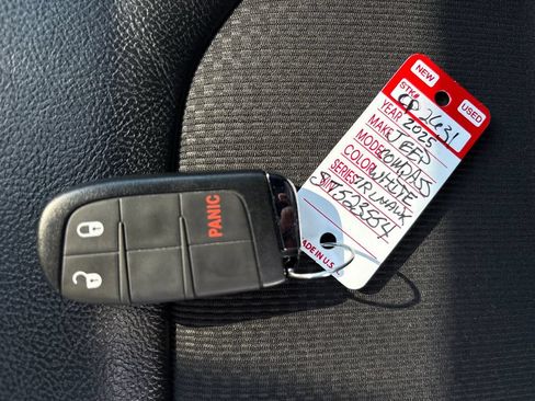 Used 2025 Jeep Compass Trailhawk AWD/4WD image 33