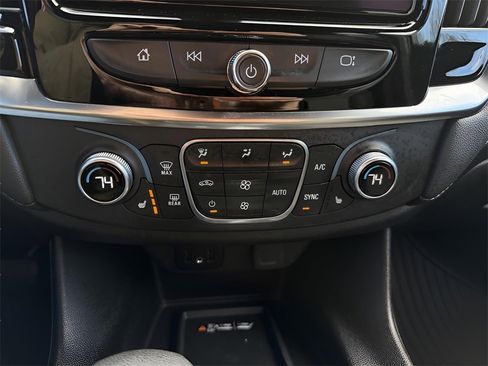 Used 2023 Chevrolet Traverse LT image 25