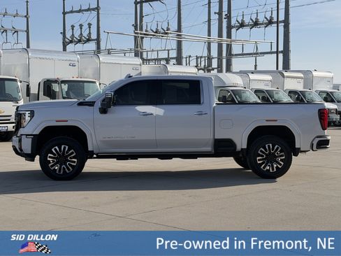 Certified 2025 GMC Sierra 2500 Denali Ultimate AWD/4WD image 9