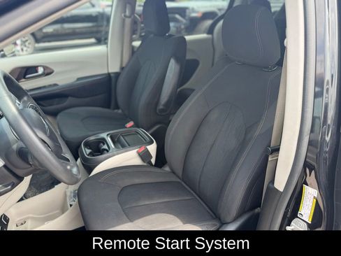 Used 2018 Chrysler Pacifica Touring Plus w/ Tire & Wheel Group FWD image 12