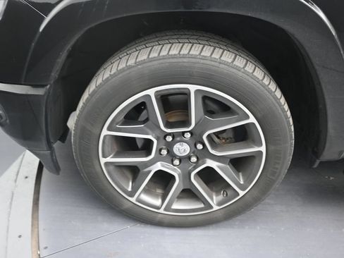 Used 2019 RAM 1500 Laramie RWD image 9