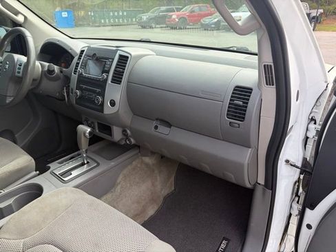 Used 2017 Nissan Frontier SV AWD/4WD image 25