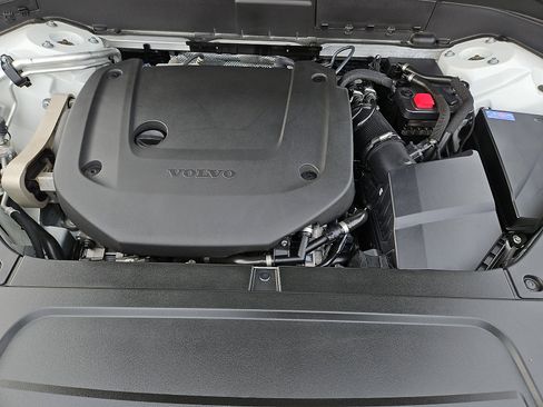 Certified 2023 Volvo XC90 B6 Plus image 28