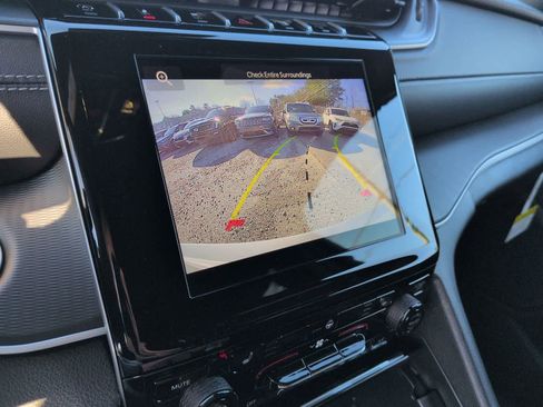 New 2025 Jeep Grand Cherokee Altitude AWD/4WD image 28