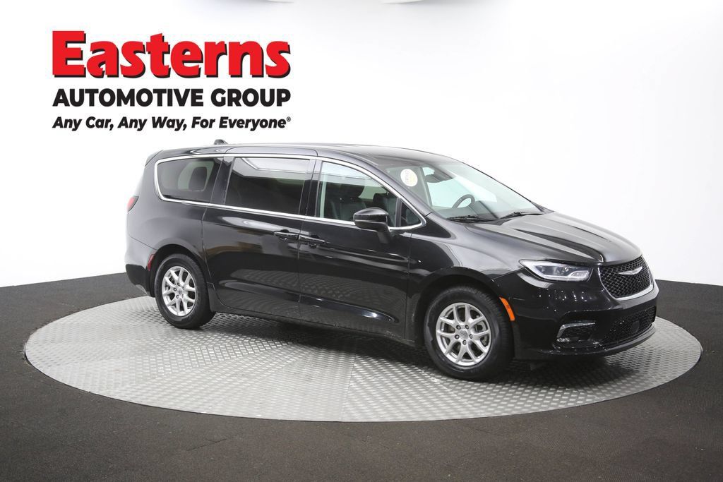 Used 2023 Chrysler Pacifica Touring-L FWD image 52