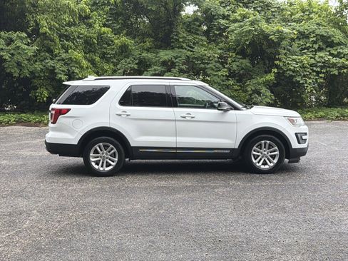 Used 2016 Ford Explorer XLT w/ Equipment Group 202A FWD image 6