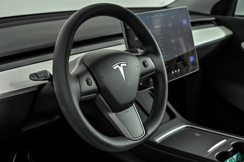 Used 2021 Tesla Model Y Long Range AWD/4WD image 19