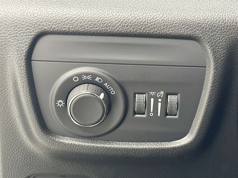 Used 2022 Jeep Grand Cherokee L Altitude image 10