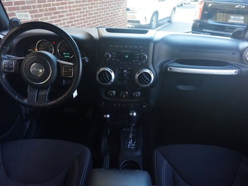 Used 2013 Jeep Wrangler Unlimited Sahara w/ Connectivity Group image 22